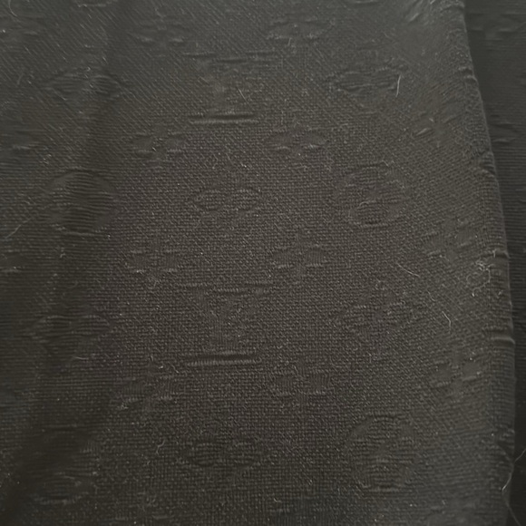 Authentic Louis Vuitton Signature 3D Pocket Monogram T-
Shirt
1A5VI8 - Picture 5 of 7